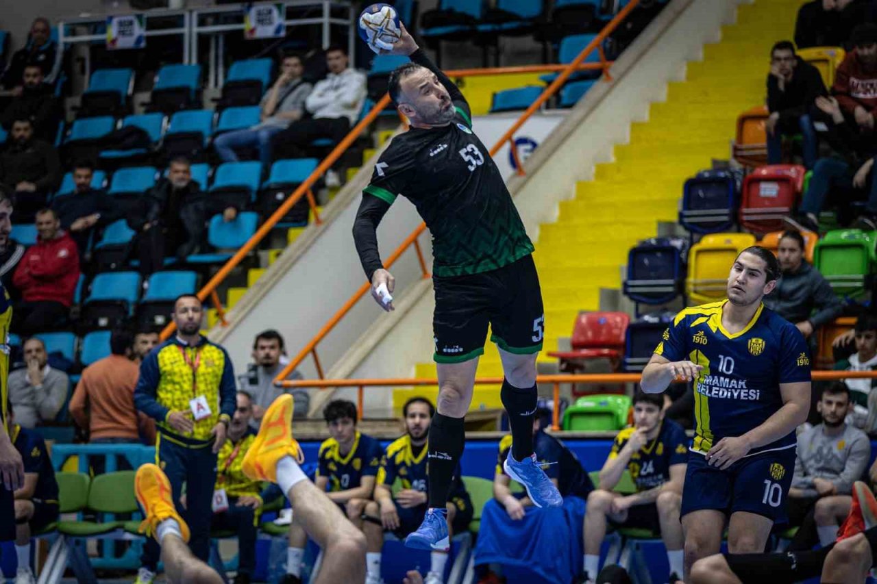 Sakarya Büyükşehir Hentbol takımı yarı finalde