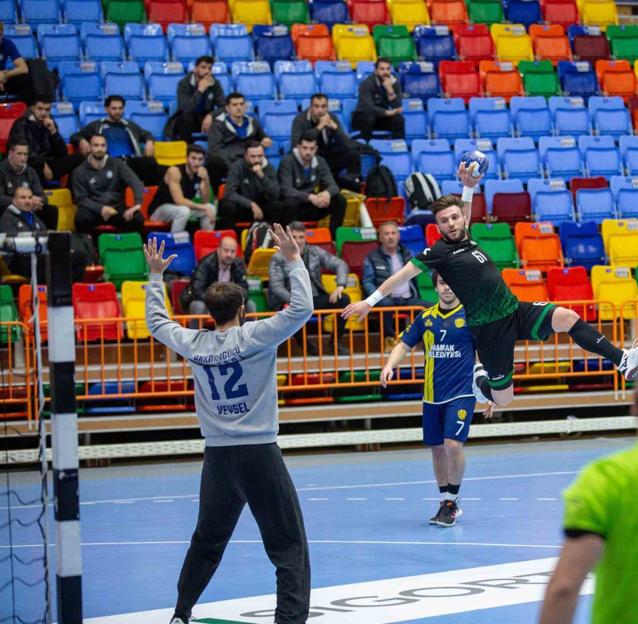 Sakarya Büyükşehir Hentbol takımı yarı finalde