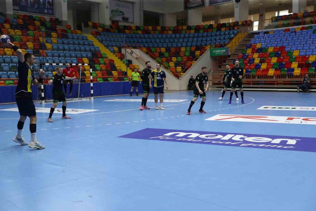 Sakarya Büyükşehir Hentbol takımı yarı finalde