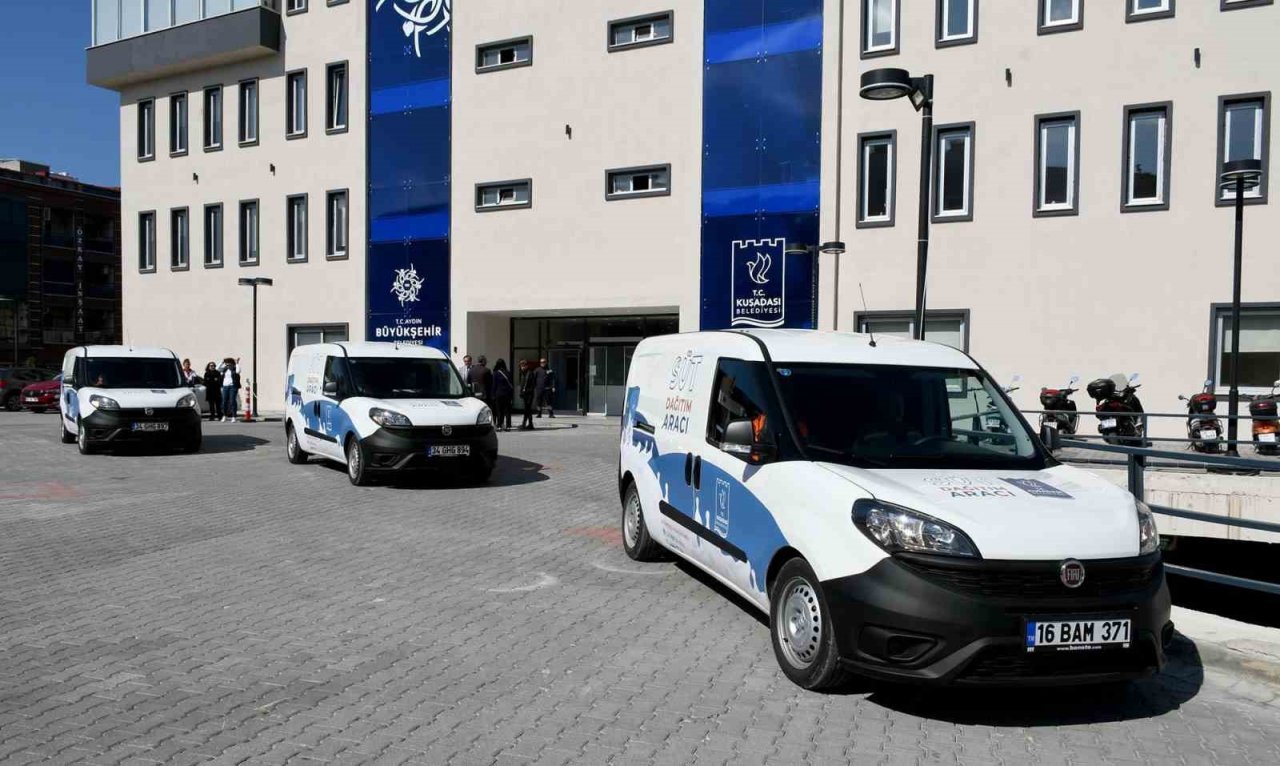 Kuşadası Belediyesi süt dağıtımına başladı