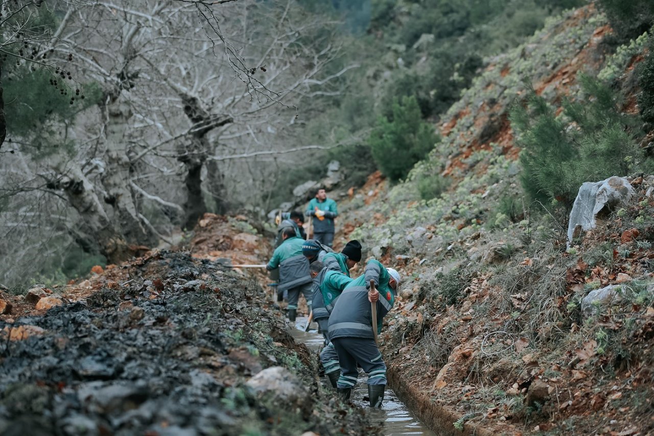 Merkezefendi’de tarımsal sulama kanalları temizleniyor