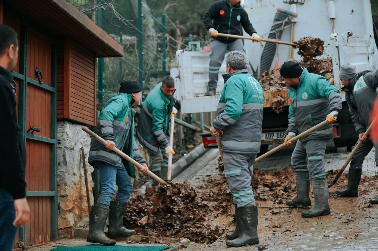 Merkezefendi’de tarımsal sulama kanalları temizleniyor