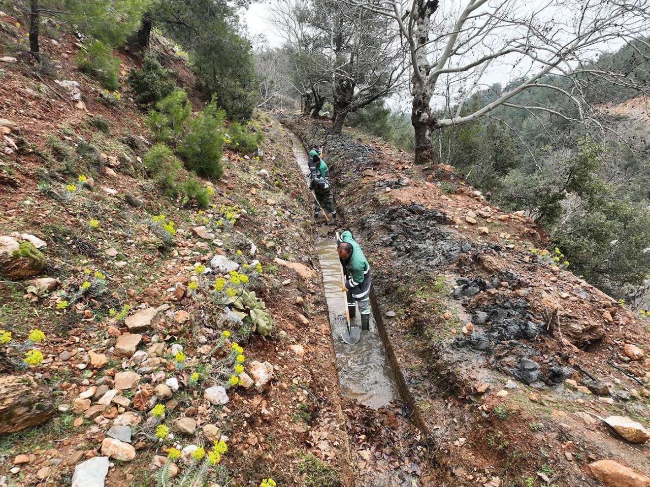 Merkezefendi’de tarımsal sulama kanalları temizleniyor