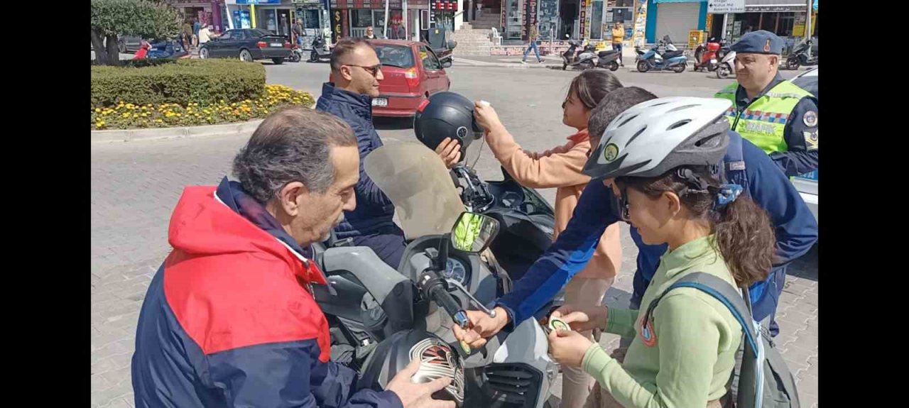 Öğrencilerden ‘Hayatı kafana tak güvenli yaşamaya bak ‘ projesi