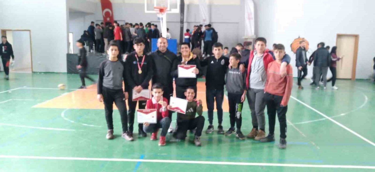 Özalp YİBO bilek güreşinde il birincisi oldu