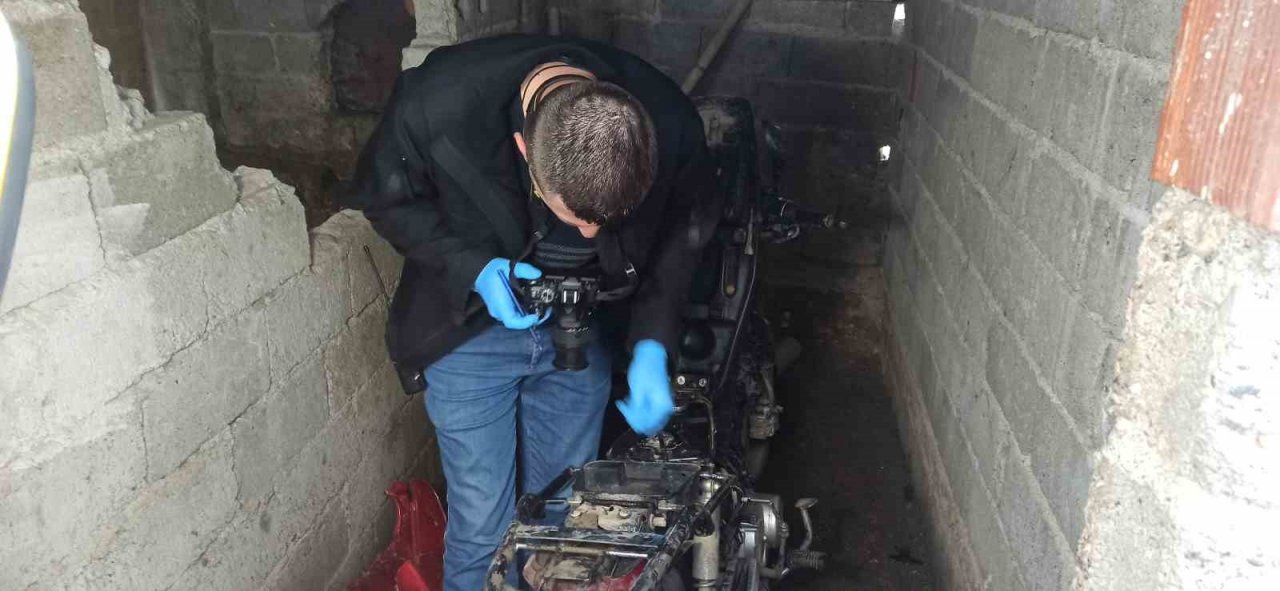 Çalınan motosiklet odunlukta bulundu