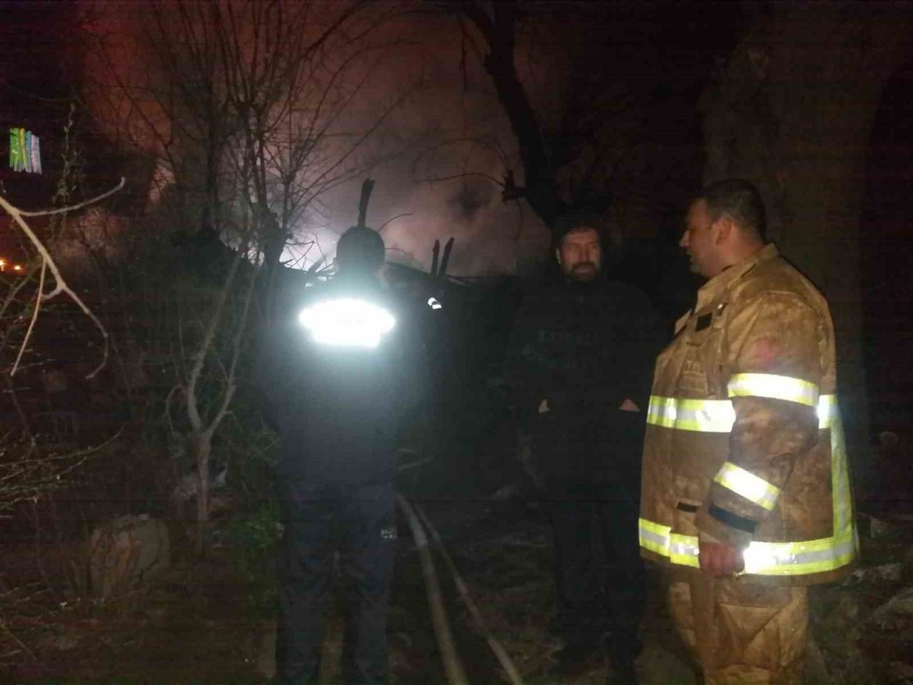 Sındırgı’da çıkan yangında bir ev kullanılmaz hale geldi