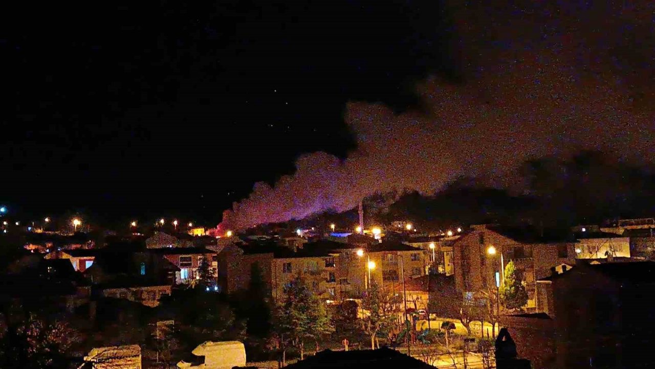 Sındırgı’da çıkan yangında bir ev kullanılmaz hale geldi