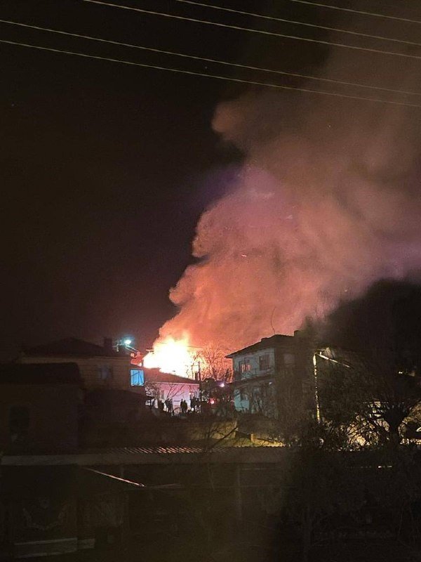 Sındırgı’da çıkan yangında bir ev kullanılmaz hale geldi