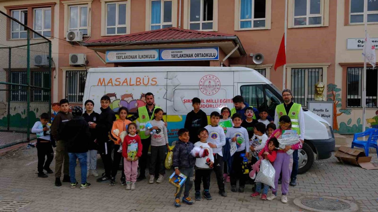 Şırnak’ta öğretmenler depremzede bin 500 çocuğu oyun ile buluşturdu