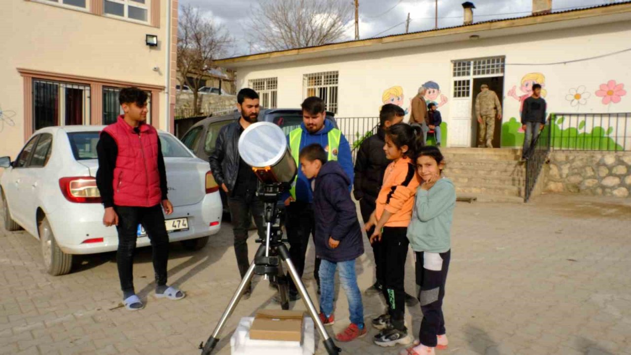 Şırnak’ta öğretmenler depremzede bin 500 çocuğu oyun ile buluşturdu