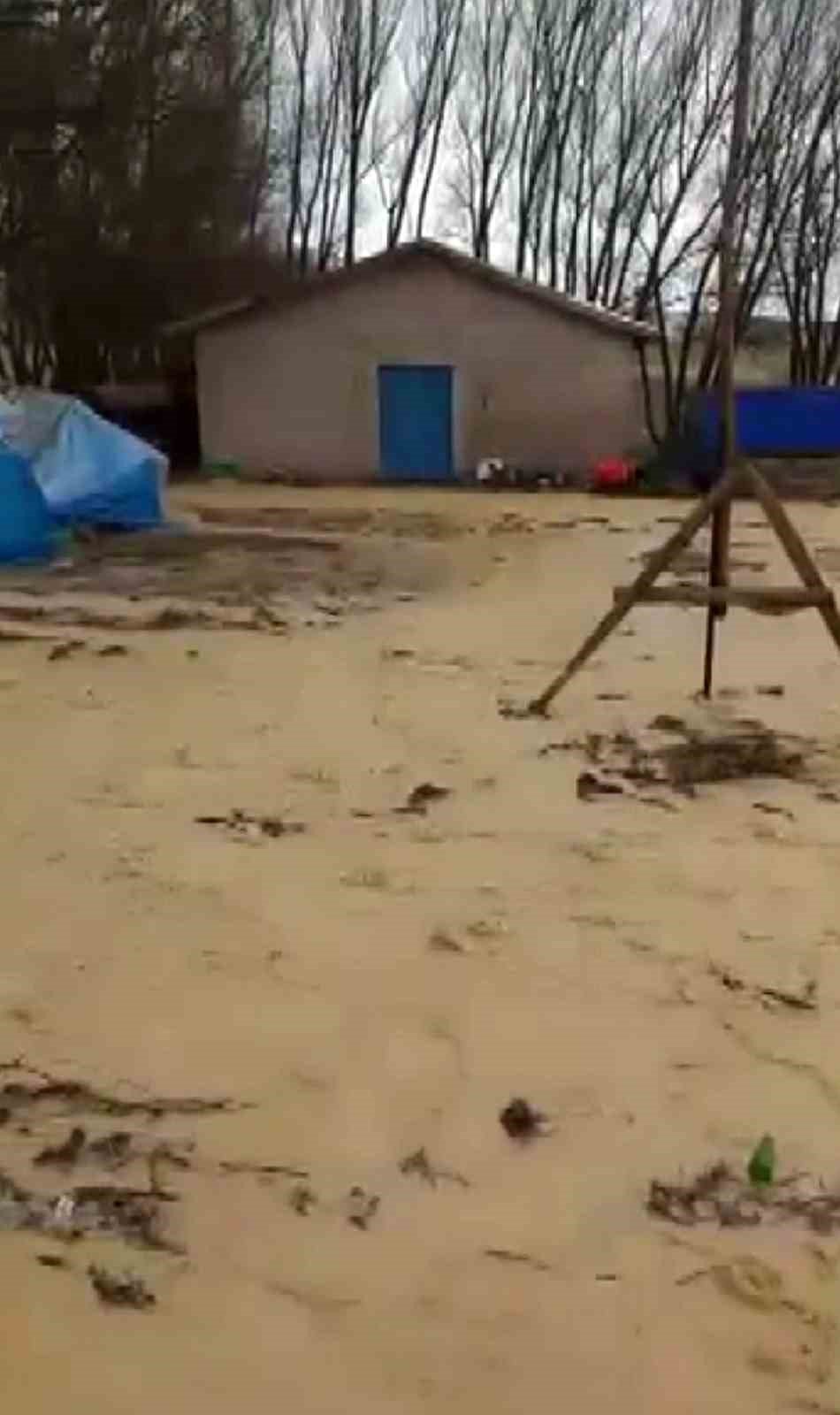 Sivas’ta tarım arazileri ve bahçeler sular altında kaldı