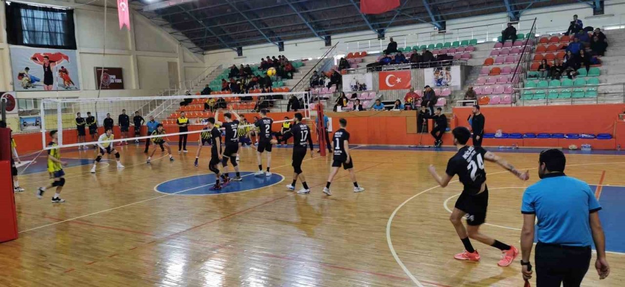 Kilis Gençlik Spor Kulübü Erkek Voleybol Takımı, Fenerbahçe’ye 3-1 yenildi