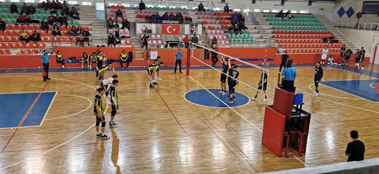 Kilis Gençlik Spor Kulübü Erkek Voleybol Takımı, Fenerbahçe’ye 3-1 yenildi