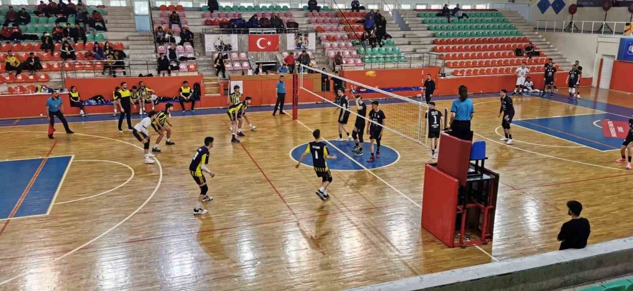 Kilis Gençlik Spor Kulübü Erkek Voleybol Takımı, Fenerbahçe’ye 3-1 yenildi