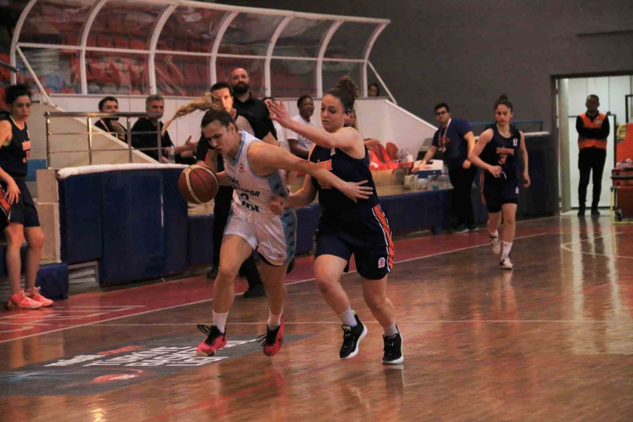 TKBL: İzmit Belediyespor: 97 - DİBA: 68
