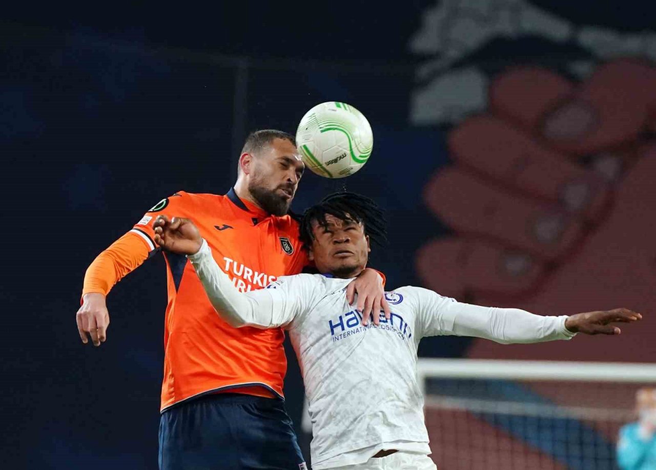UEFA Avrupa Konferans Ligi: Medipol Başakşehir: 0 - Gent: 4 (İlk yarı)