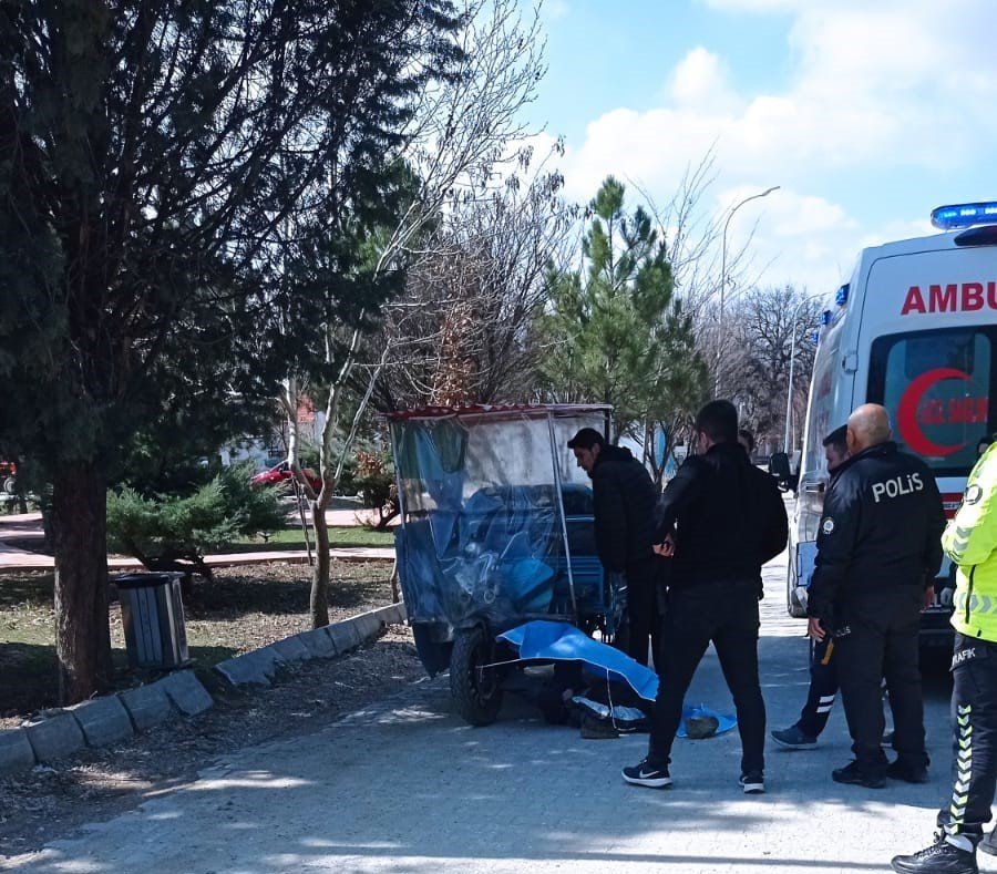 Yaşlı adamı ölüm sokakta yakaladı