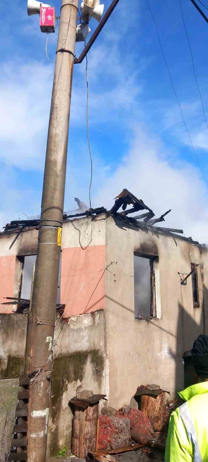 Çaycuma’da ev yangını