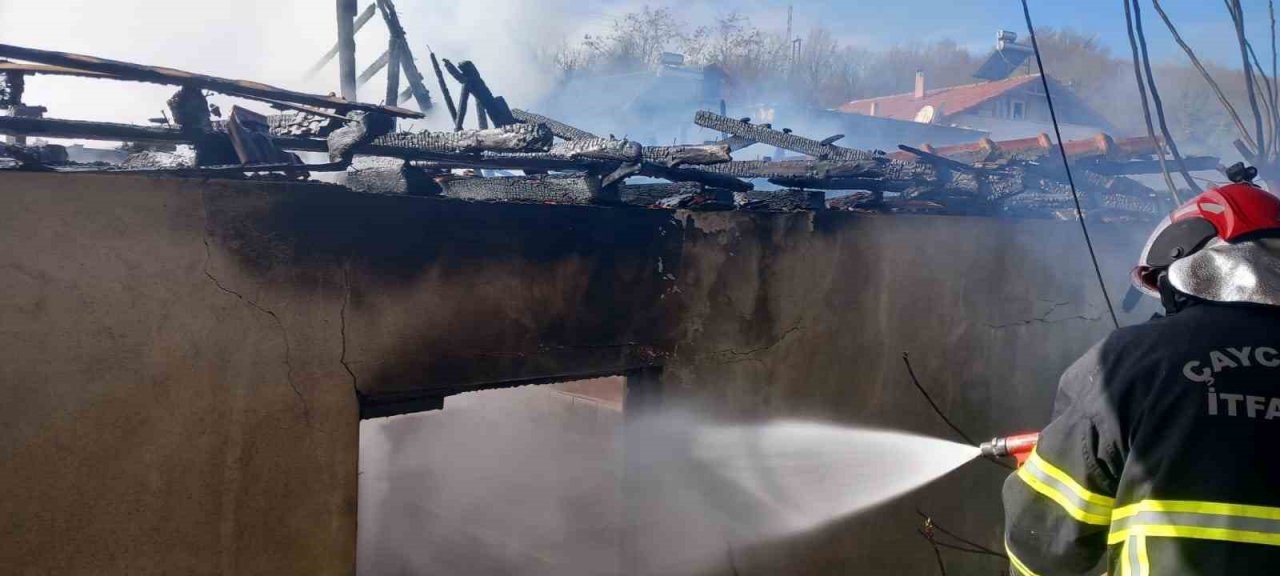 Çaycuma’da ev yangını