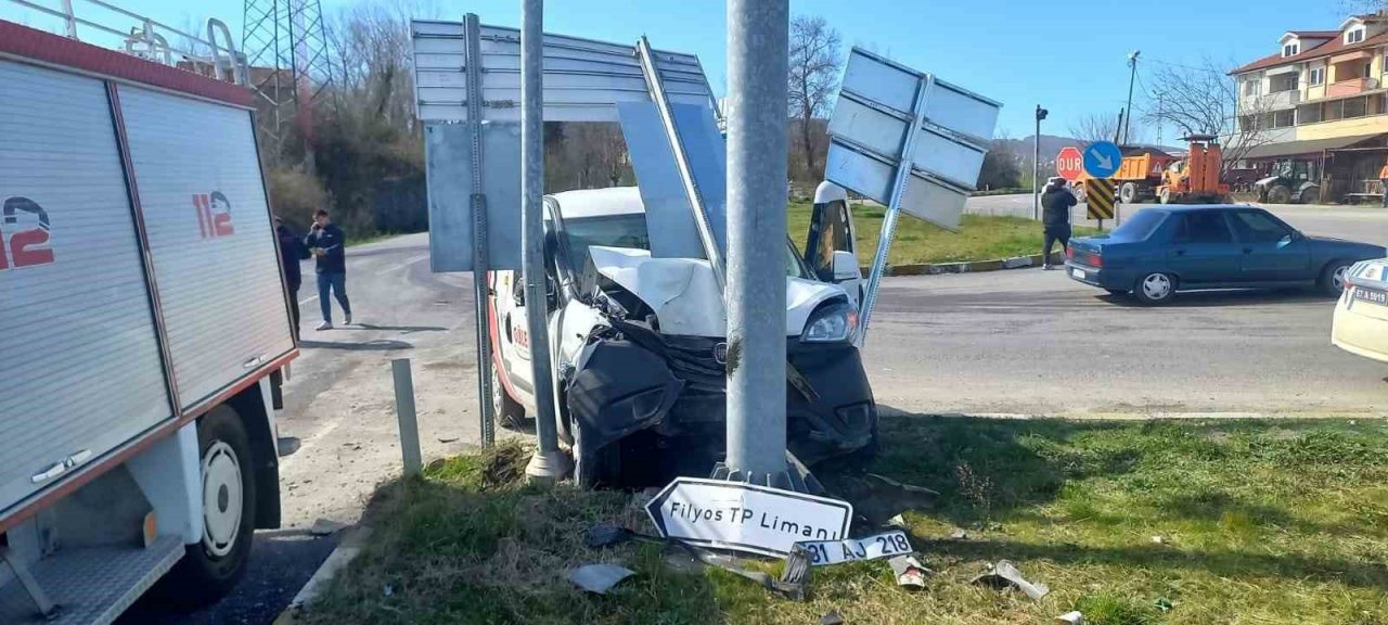 Şerit ihlali kazaya sebep oldu: 2 yaralı
