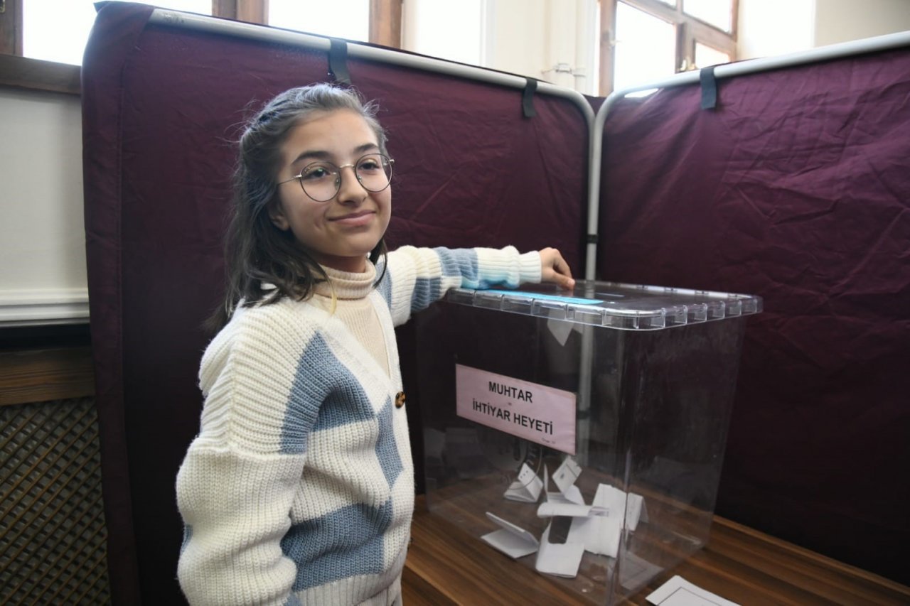 Mamak’ta gençler ve çocuklar sandığa gitti