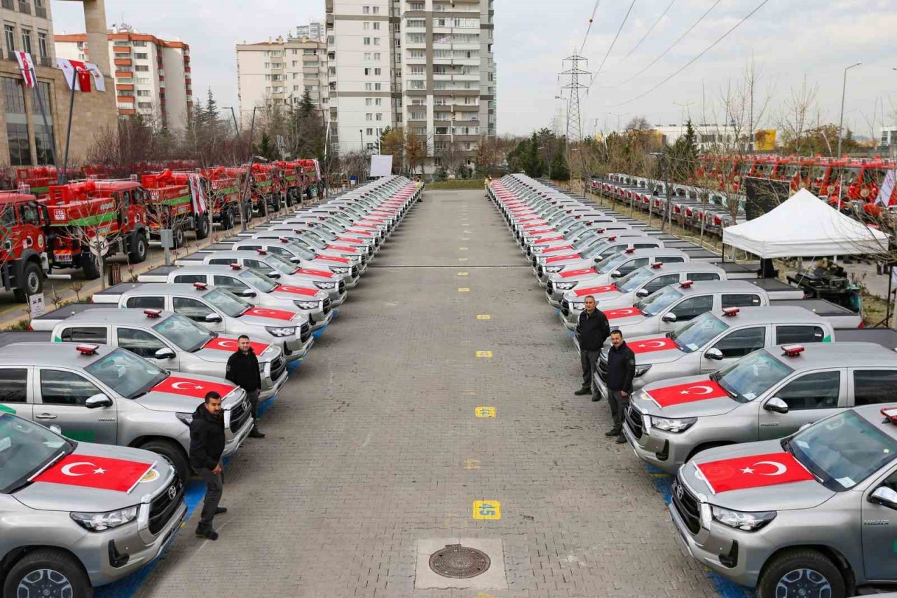 Denizli’nin ateş savaşçıları 7 arazöz ve 3 ilk müdahale aracıyla güçlendi