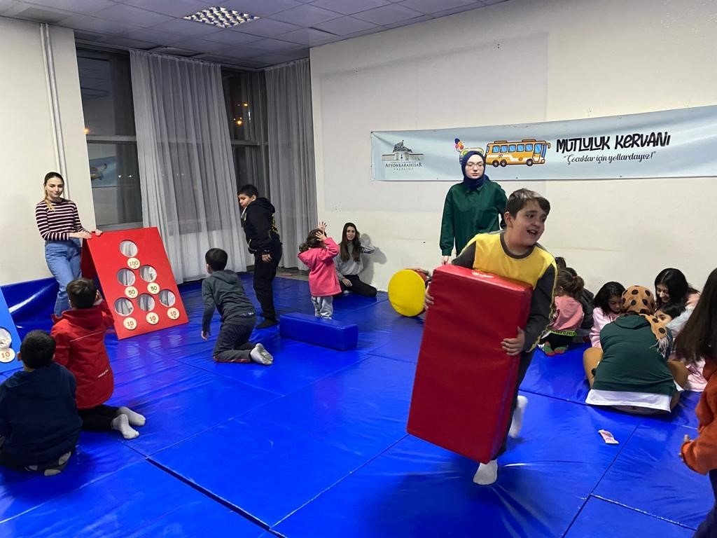 Mutluluk kervanı depremzedelerin yanında