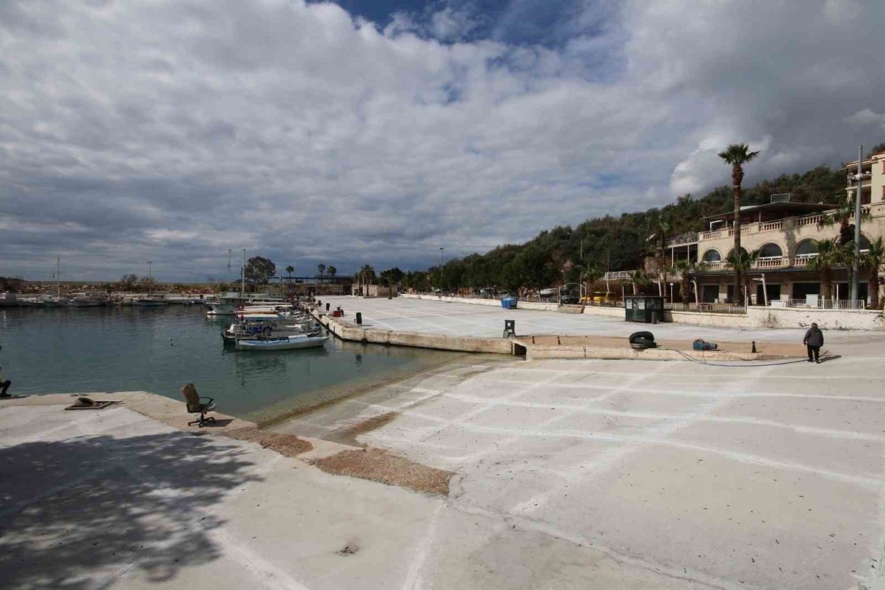 Kalkan Balıkçı Barınağı zemin yenileme çalışması tamamlandı