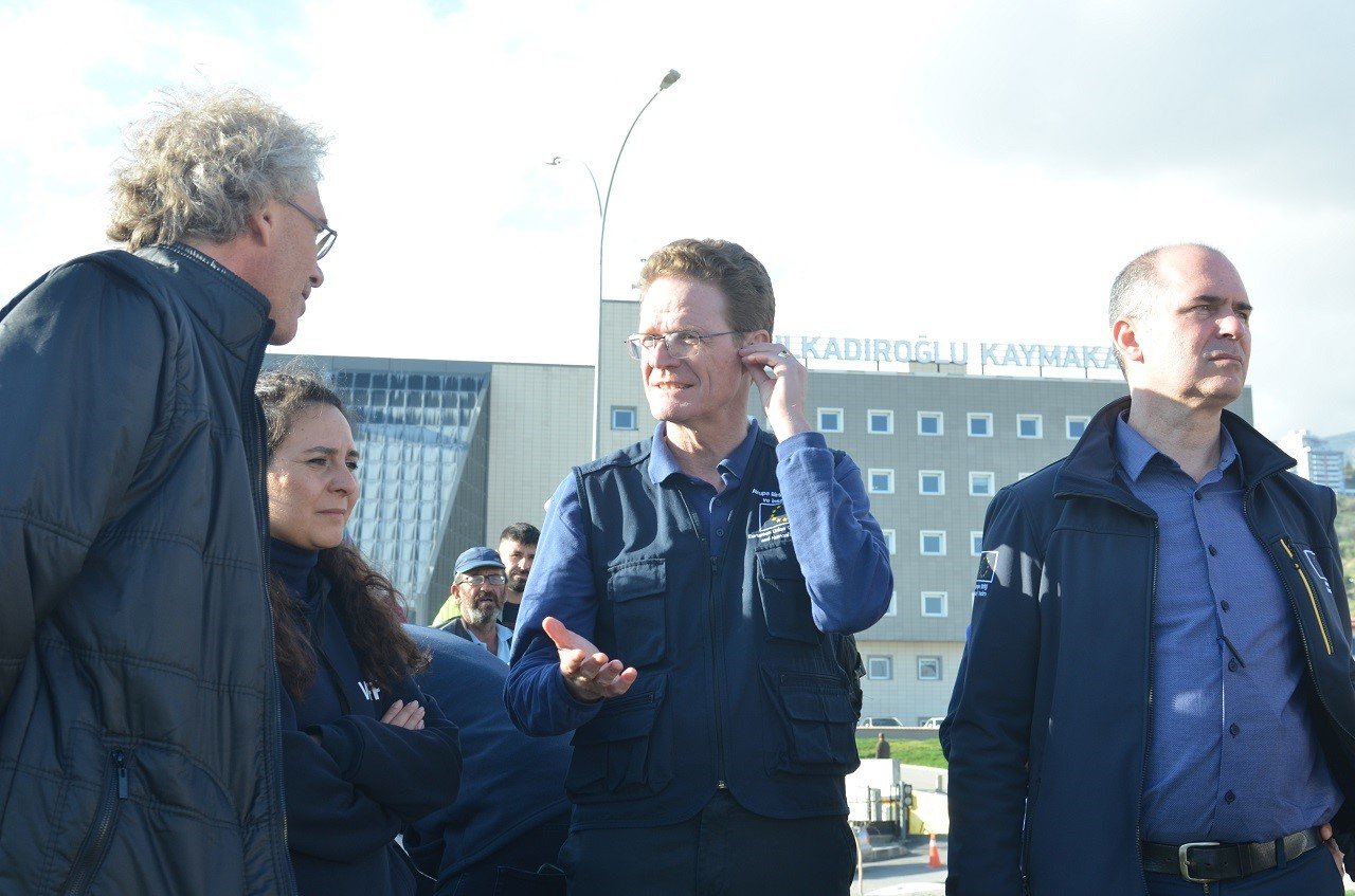 Büyükelçi Landrut Kahramanmaraş’ta çadırda yaşayan vatandaşları ziyaret etti