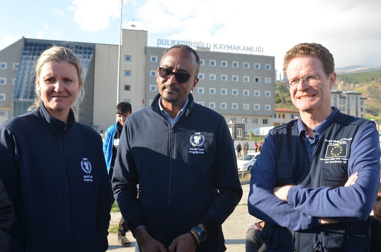 Büyükelçi Landrut Kahramanmaraş’ta çadırda yaşayan vatandaşları ziyaret etti