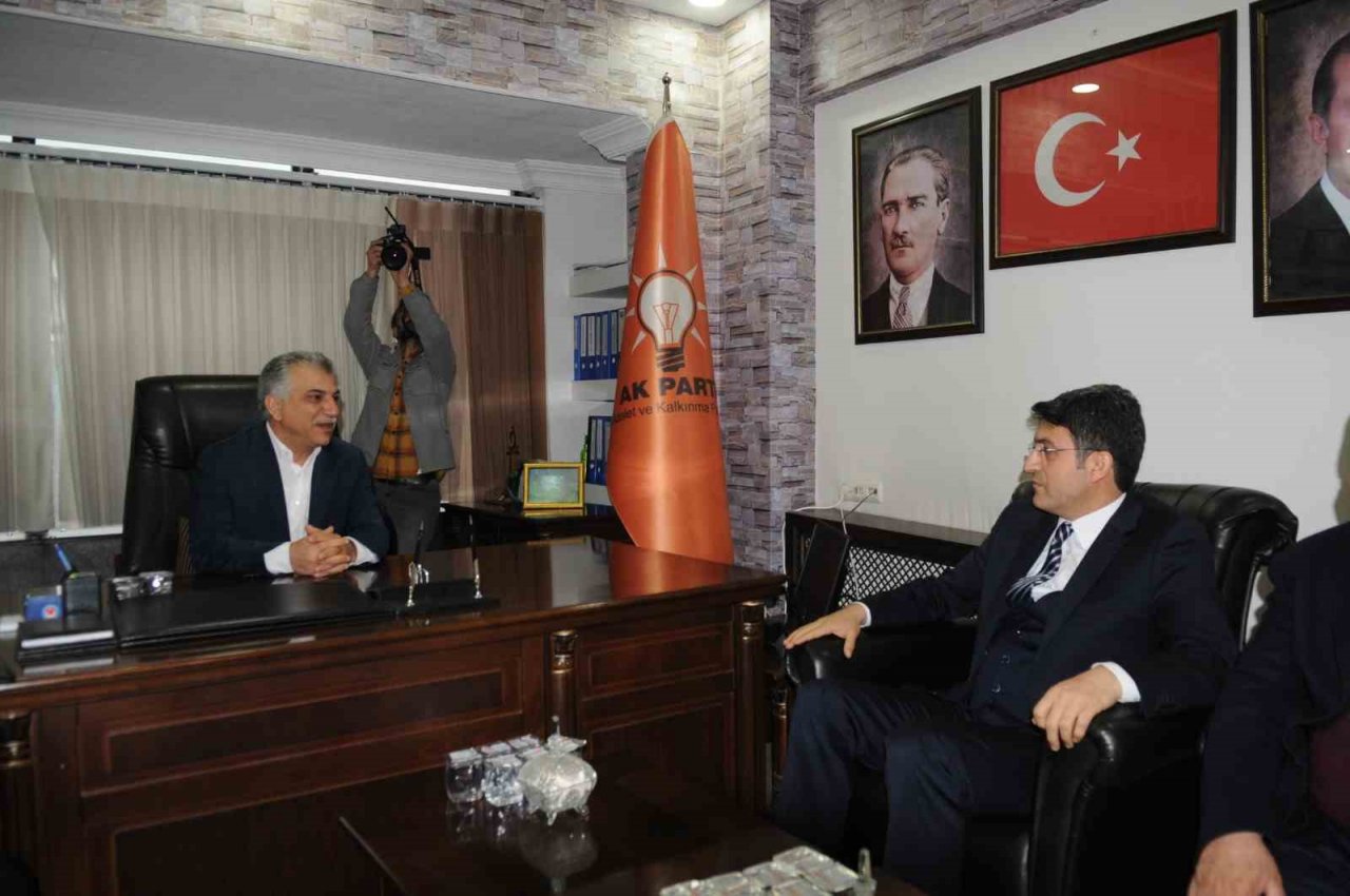Bingöl’de AK Parti’den milletvekili aday adayı olan Korkutata’ya müracaatında binlerce kişi eşlik etti