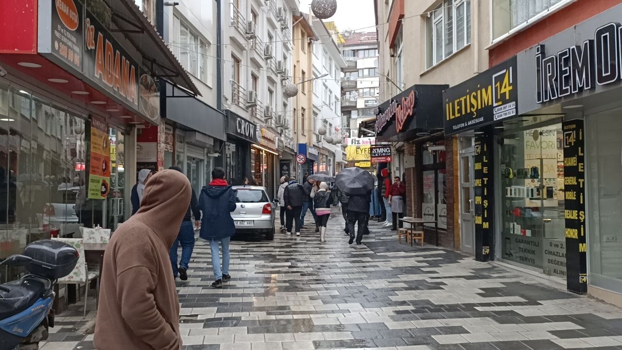 Bolu’da deprem vatandaşları sokağa döktü