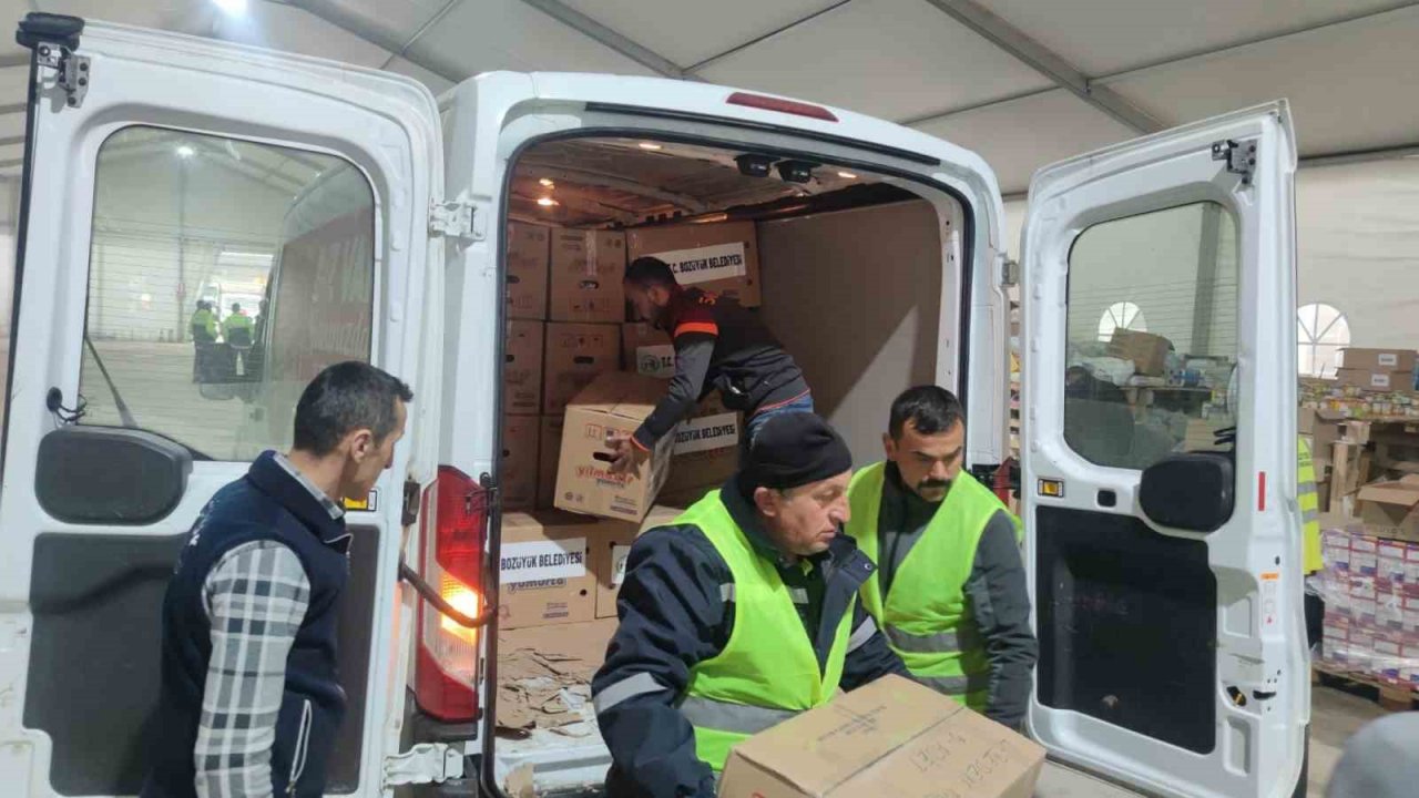 Bozüyük Belediyesi’nden deprem bölgesine mont yardımı