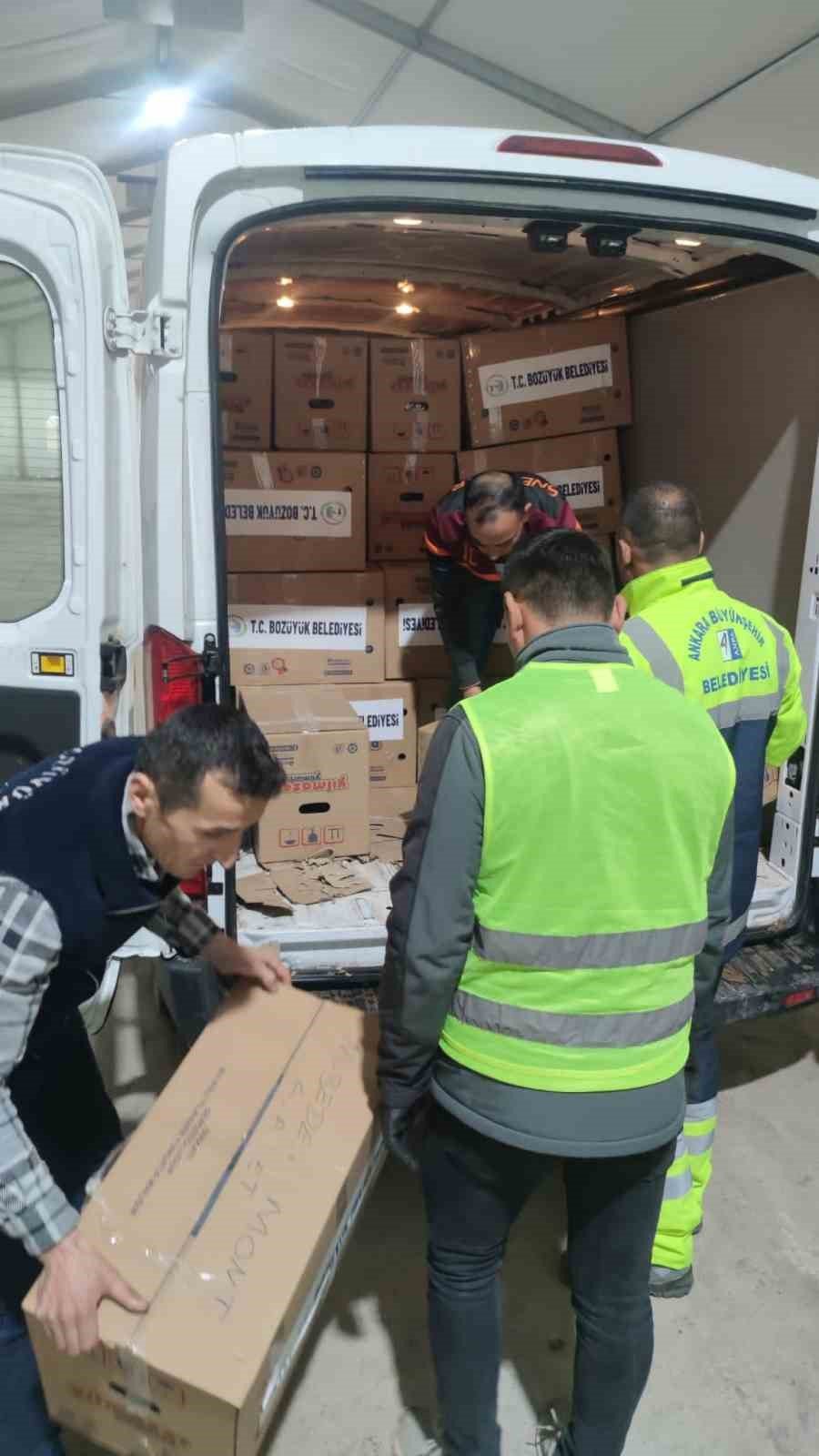 Bozüyük Belediyesi’nden deprem bölgesine mont yardımı