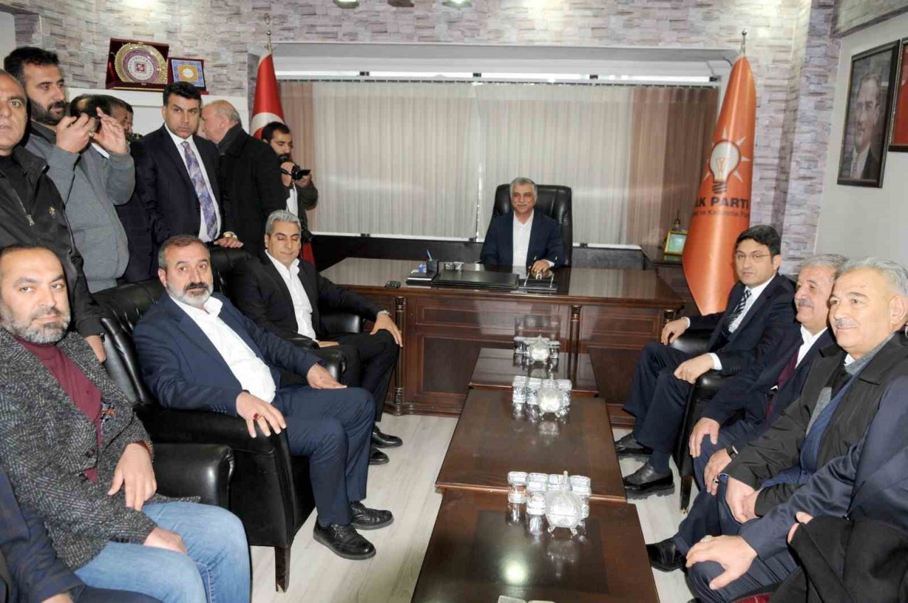 Bingöl’de AK Parti’den milletvekili aday adayı olan Korkutata’ya müracaatında binlerce kişi eşlik etti