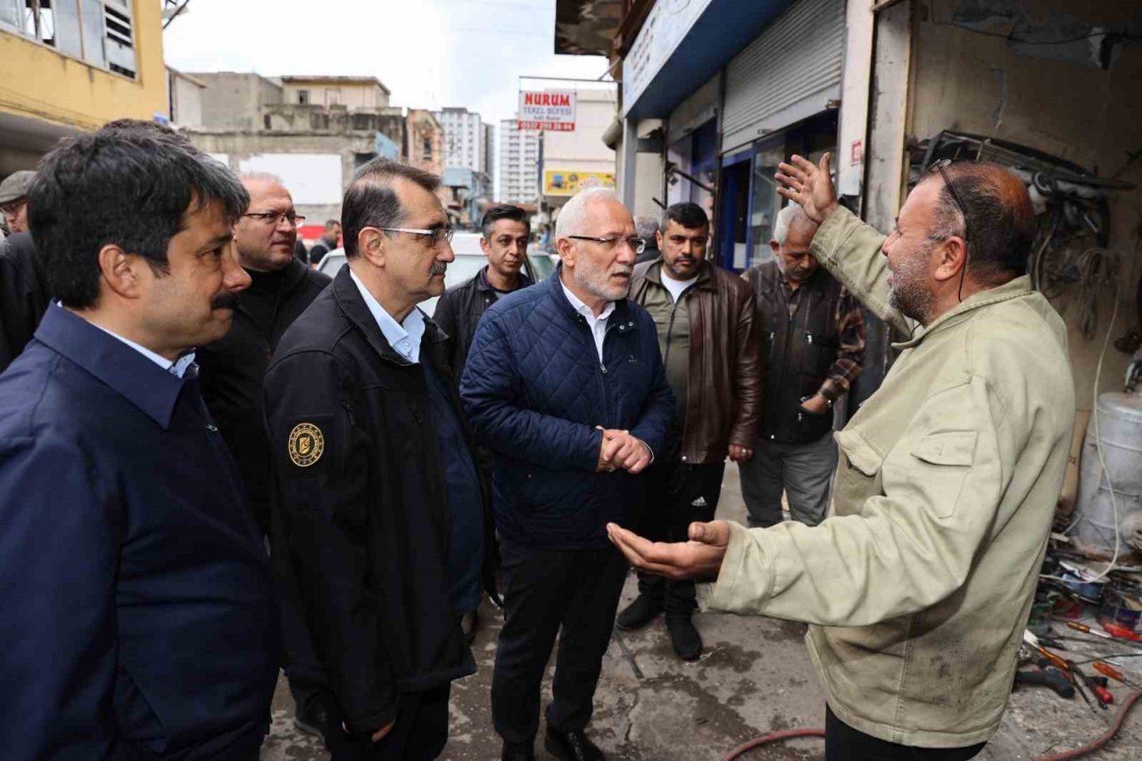 Bakan Dönmez, depremden etkilenen İskenderun’da esnafı ziyaret etti