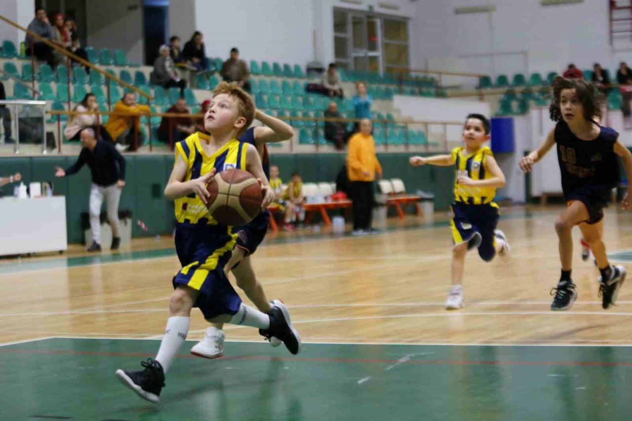 Derince’de U 10 Erkekler Basketbol Ligi heyecanı yaşandı