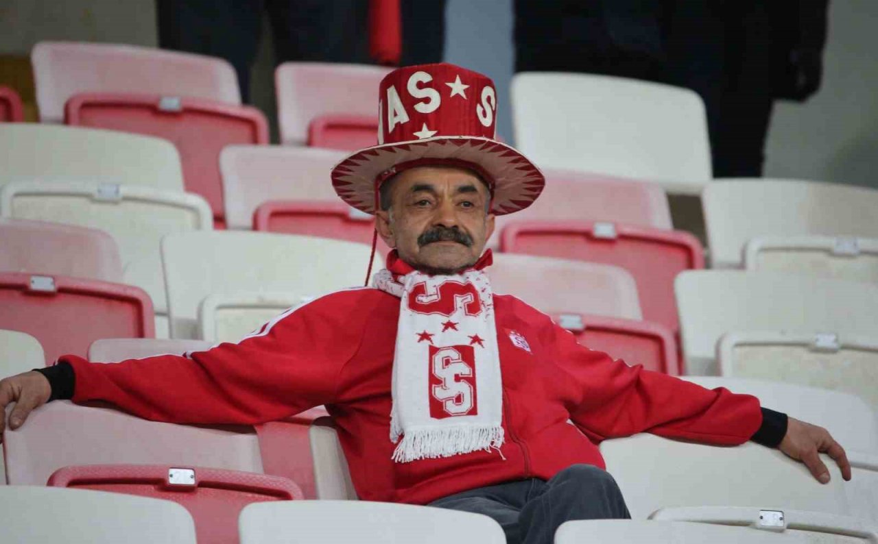 Sivassporlu taraftarlar, Fiorentina maçına yoğun ilgi gösteriyor