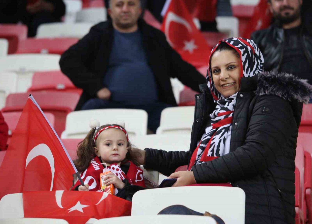 Sivassporlu taraftarlar, Fiorentina maçına yoğun ilgi gösteriyor