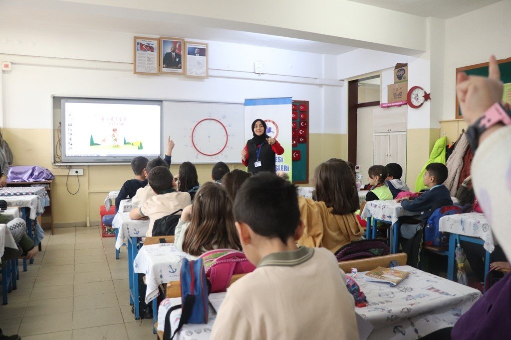 İsrafla mücadeleyi küçük yaşta öğreniyorlar