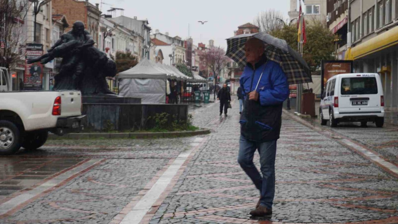 Edirne’de beklenen sağanak etkisini gösterdi