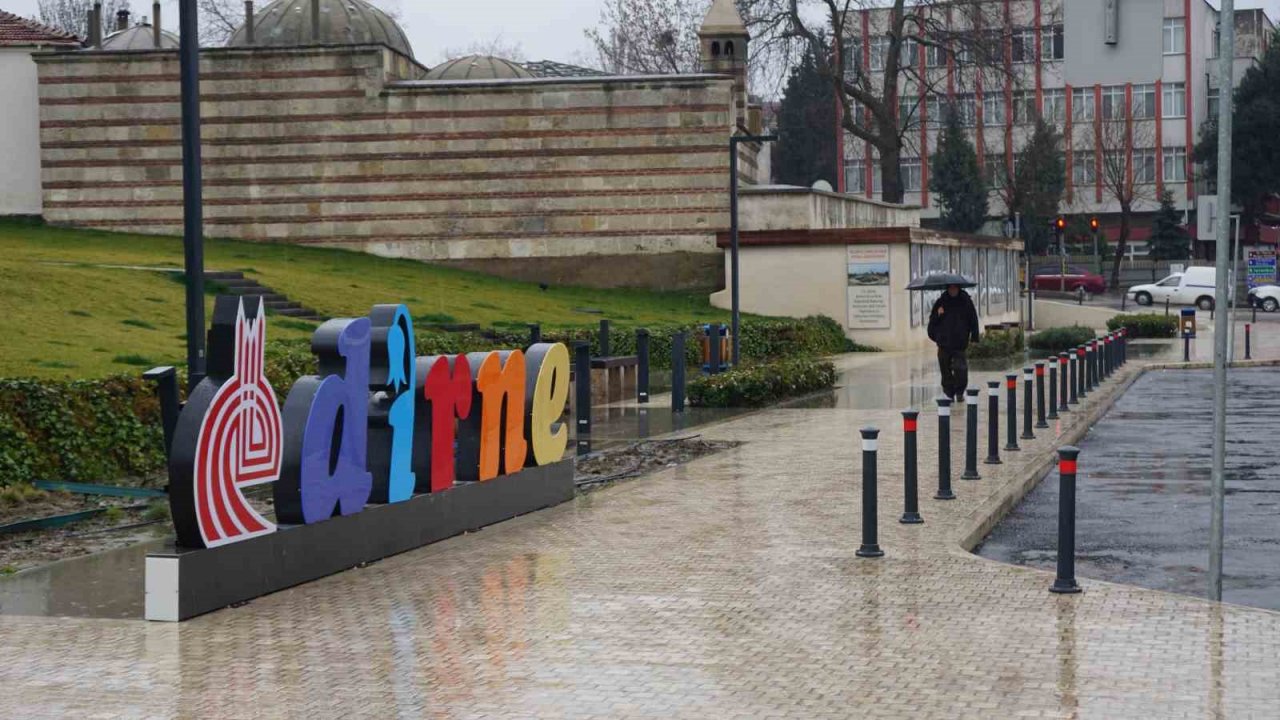 Edirne’de beklenen sağanak etkisini gösterdi