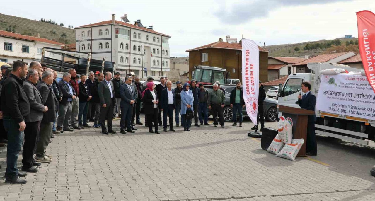 Seyitgazi üreticisi yüzde 50 hibe destekli yerli ve milli Azkan çeşidi tohumlarına kavuştu