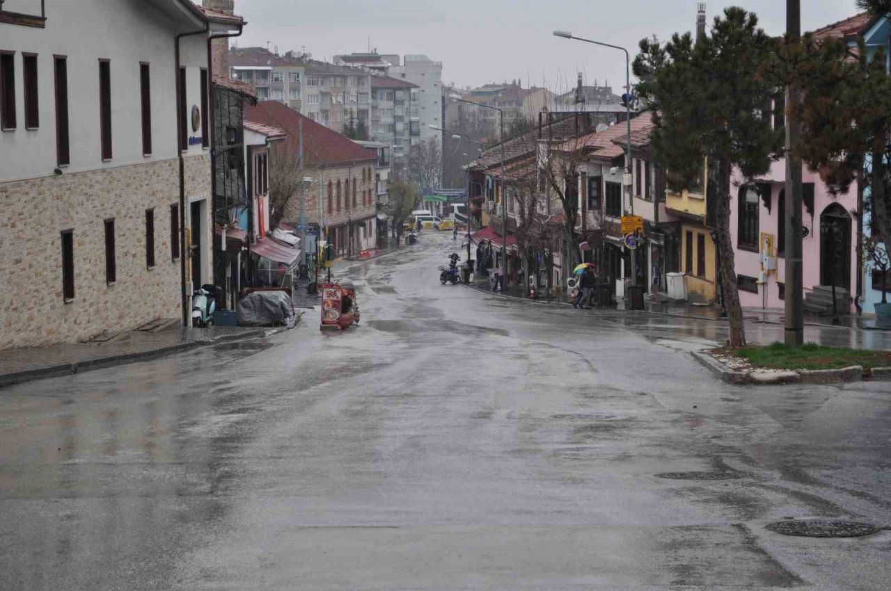 Yağmur Odunpazarı’nda adeta sele dönüştü