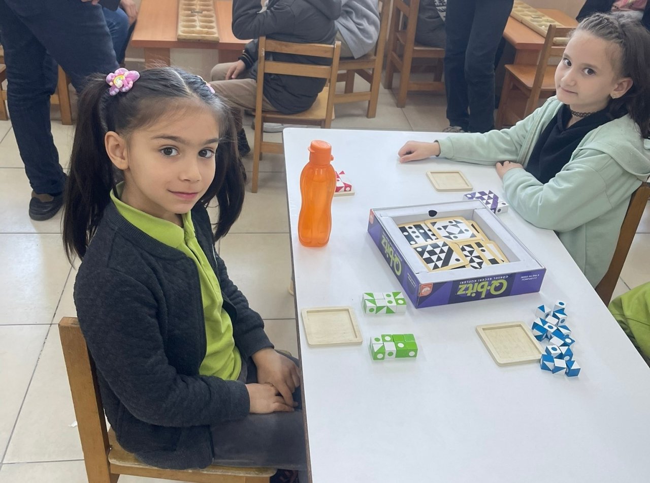 Hisarcık’ta zeka oyunları turnuvasında Atatürk İlkokulundan 4 öğrenci birinci oldu