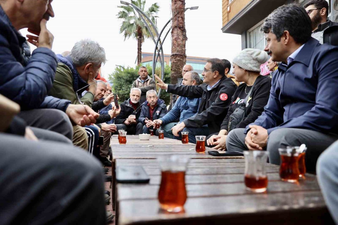 Bakan Dönmez, depremden etkilenen İskenderun’da esnafı ziyaret etti
