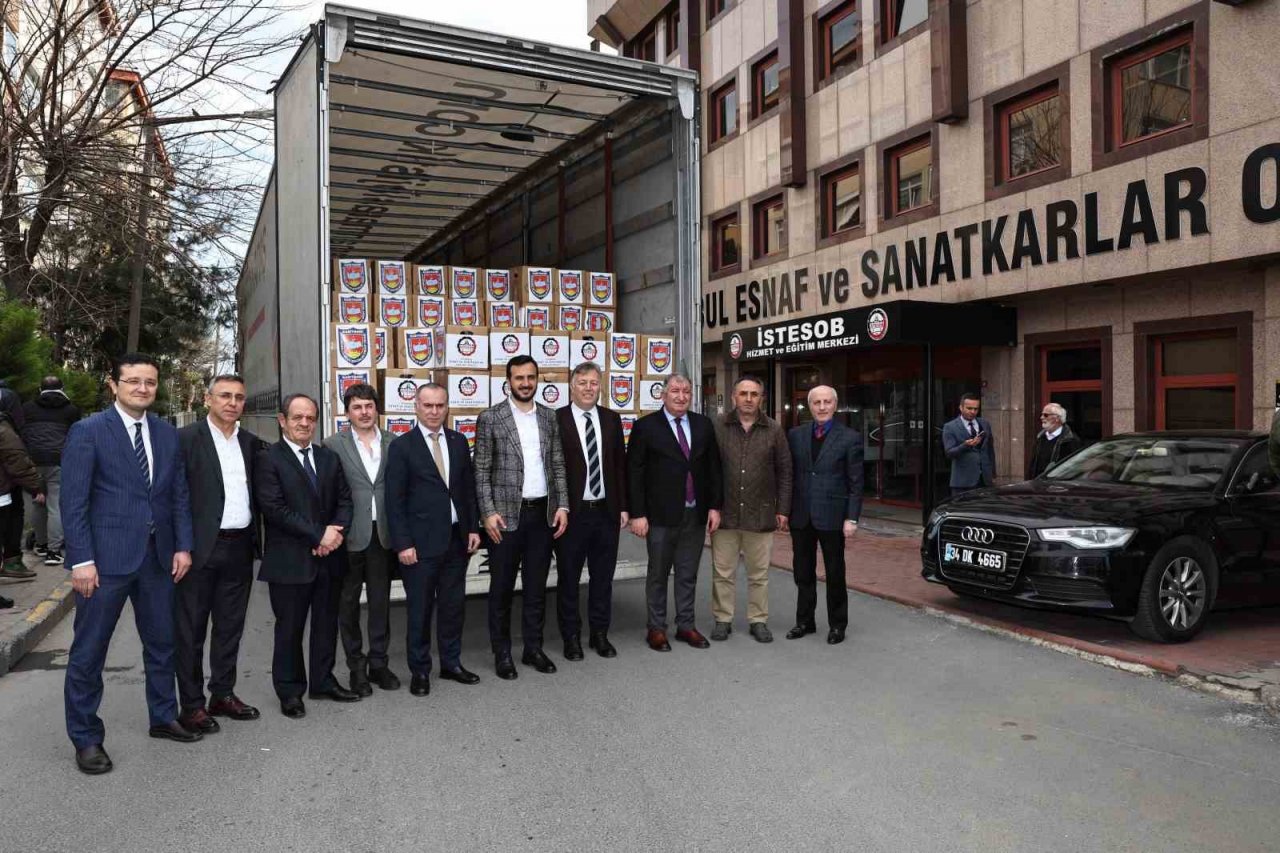 Taksi, minibüs ve kamyon şoförleri deprem bölgesine yardım tırı gönderdi