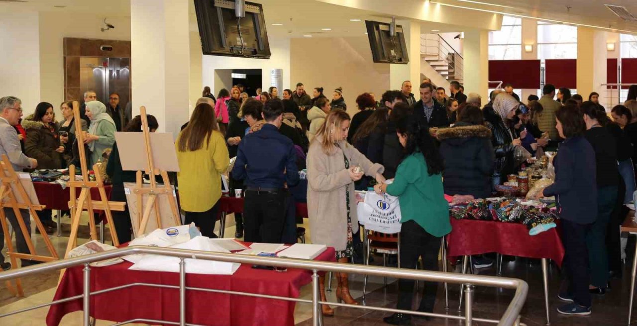 ESOGÜ’den depremzedelerin yararına hayır panayırı