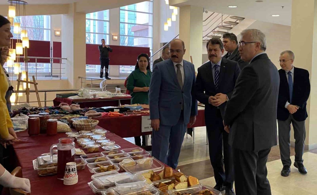 ESOGÜ’den depremzedelerin yararına hayır panayırı